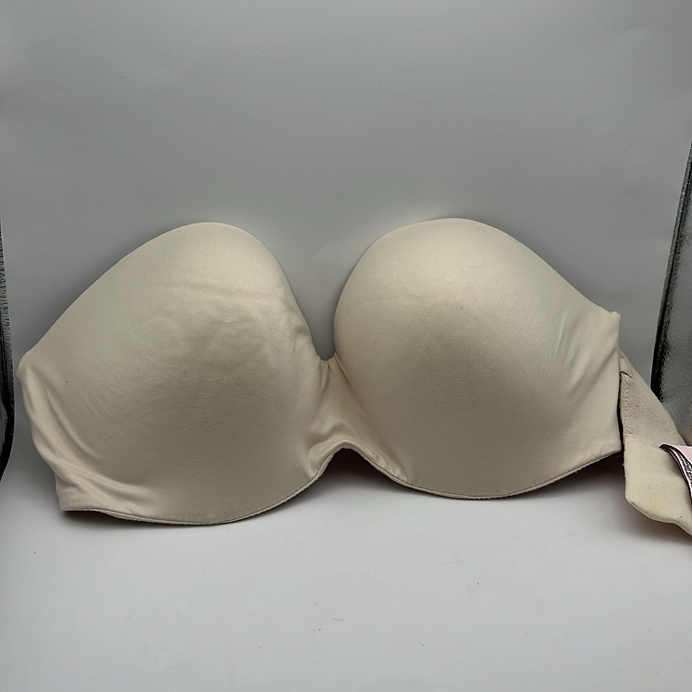 Cream color BODY BY Victoria Secret lined strapless bra 34DDD